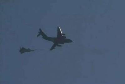 В Сети показали воздушную дозаправку китайского самолета J-20