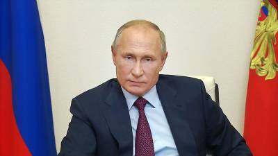 Путин призвал избегать медлительности в борьбе с COVID-19