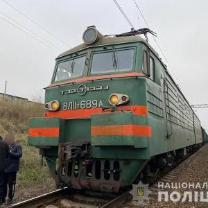 Запорожская полиция устанавливает обстоятельства гибели мужчины под колесами поезда