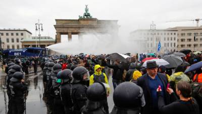 Около 200 человек задержаны во время акций протеста в Берлине