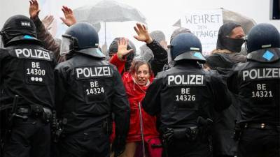 Почти 200 протестующих задержаны на акции в Берлине