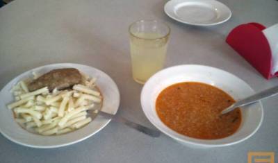 В татарской школе, где уволились и заболели все повара, дети лишились обедов