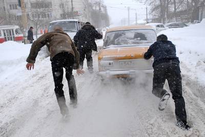 Снегопад в регионах вызвал транспортный коллапс