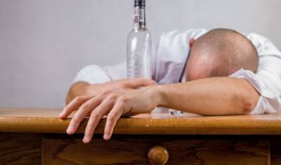 Минздрав раскрыл статистику смертей, связанных с алкоголем