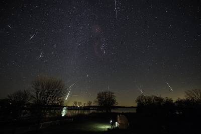 Метеорный поток Леониды можно наблюдать в ночном небе до конца ноября