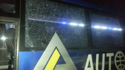 В Чернигове неизвестные обстреляли автобус с пассажирами