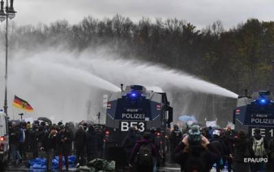 В Германии приняли поправки, вызвавшие протесты в Берлине