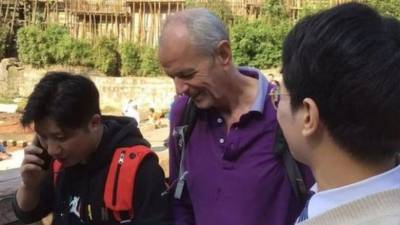 В Китае британский консул спас тонущую девушку: он единственный среди всех очевидцев прыгнул в воду