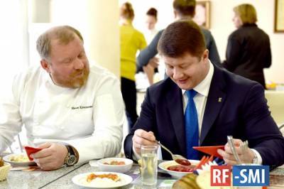 Школьное ресторанное питание в российских регионах готов внедрить шеф-повар Константин Ивлев
