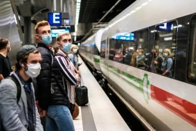 Пассажиры поездов и автобусов на выходных массово «забывают» о масках — полиция Германии