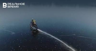 Под Казанью сняли на видео катающихся по льду озера мотоциклистов