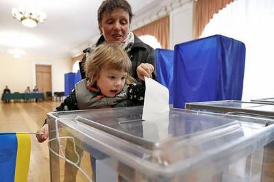 На выходных украинцы будут повторно голосовать за мэров в 11 городах