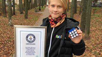 Мировой рекорд по сборке кубика Рубика на бегу установил ивановский школьник