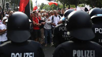 В Берлине трое правоохранителей получили тяжелые травмы в стычках с протестующими