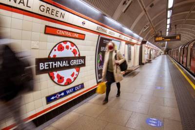 Логотипы станций лондонского метро поменяли дизайн в честь Дня перемирия