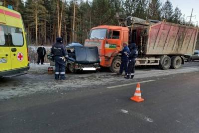 На Урале после столкновения с КАМАЗом погиб водитель ВАЗ-2106