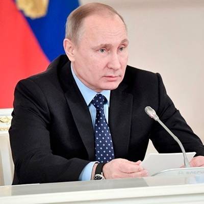 Путин призвал не перекладывать на людей вину за ажиотаж на лекарства от covid-19