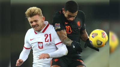 Футболисты Нидерландов одержали волевую победу в Польше