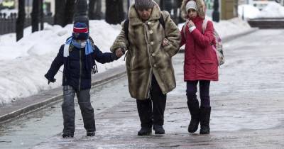 Последствия ледяного дождя в Москве показали на видео