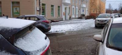 Две пожилые женщины попали под машину в Петрозаводске