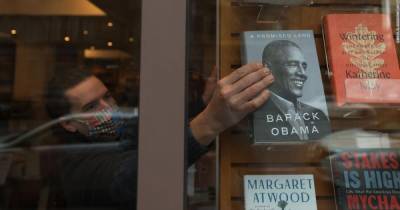 Книга мемуаров Барака Обамы побила рекорды по продажам
