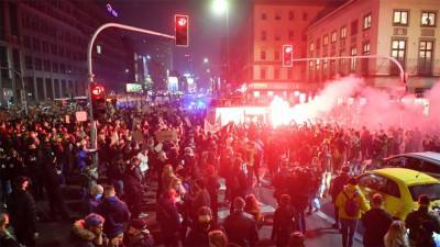 Слезоточивый газ и избиение митингующих: в Варшаве продолжаются протесты против запрета абортов