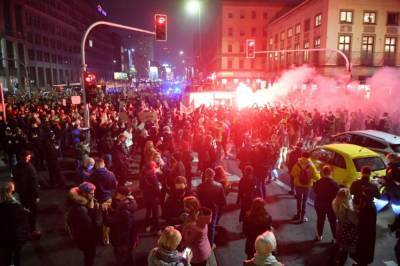 В Польше полиция применила слезоточивый газ во время митинга против запрета абортов