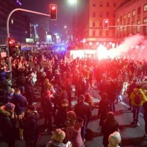 В Польше прошел еще один протест из-за запрета на аборт: полиция применила слезоточивый газ