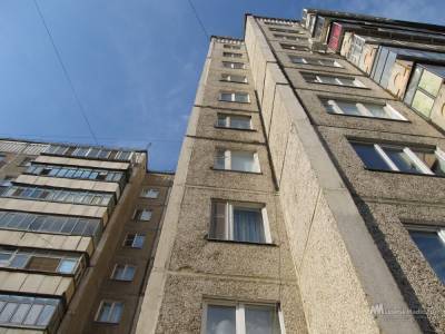 В Липецке мужчина упал с балкона пятого этажа