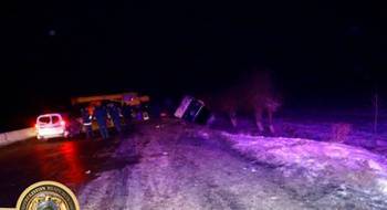 В Самаркандской области на скользкой дороге перевернулся автобус с 20 пассажирами
