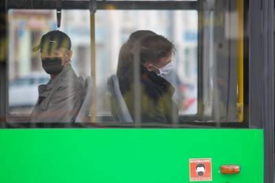 Жителей Екатеринбурга начали штрафовать за отсутствие масок в транспорте