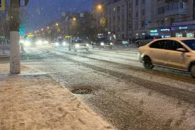 Дороги в Тверской области чистят 185 машин