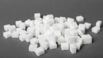 В России могут ввести акцизы на продукты с повышенным содержанием соли и сахара