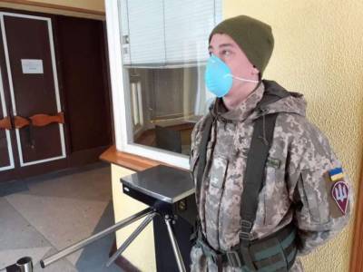 Счет заболевших коронавирусом в украинской армии уже пошел на сотни