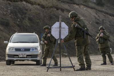 Российские солдаты в Шуше встревожены: появилось фото, что Азербайджан установил на въезде в город