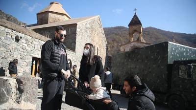 Захарова отметила важность сохранения святынь в Карабахе