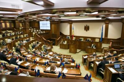 Парламент Молдавии обсуждает эффективность правительства