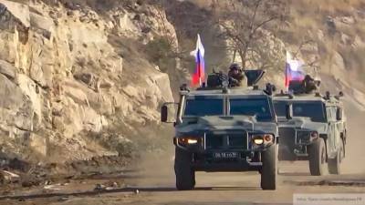 Российские миротворцы сопроводили азербайджанских военных из города Шуши