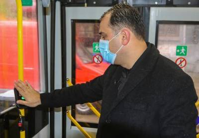 В Батуми в муниципальных электроавтобусах установили аппараты термоскрининга