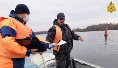 Спасатели проводят рейды на водоемах Тверской области