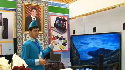 Туркменских специалистов учат проводить выставки достижений страны