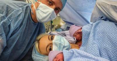 После 14 выкидышей: дочь певца Криса де Бурга стала мамой близнецов