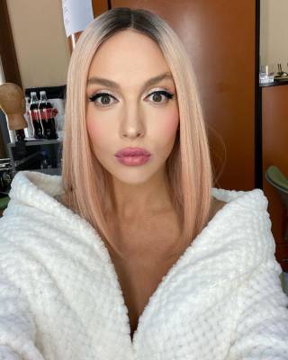 «Вам и противогаз к лицу»: Оля Полякова показала несовершенный макияж