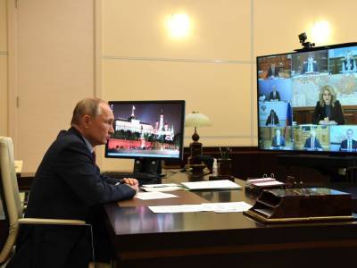 Путин закашлялся на совещании, Песков утверждает, что с ним все "нормально". Видео