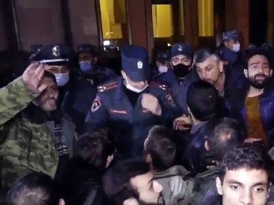 Протесты в Ереване вновь привели к задержаниям