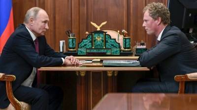 Владимир Путин накануне Дня налоговика встретился с главой ФНС