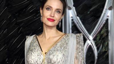 Анджелина Джоли снимет новый фильм о Доне Маккаллине