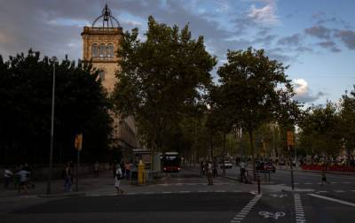В Каталонии смягчают карантин, открывают рестораны и бары