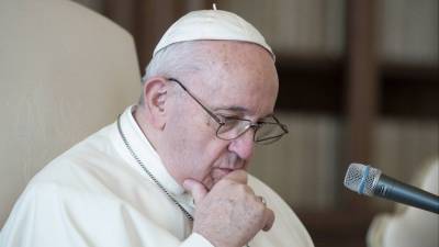 В Ватикане разгорелся скандал из-за «лайка» Папой Римским откровенного фото