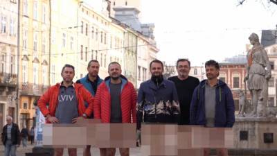 Без штанов: львовские рестораторы записали видеообращение к Кабмину